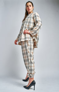 Women’s Tops | Relaxed fit pleated plaid top | Side view | Emily Westenberger)