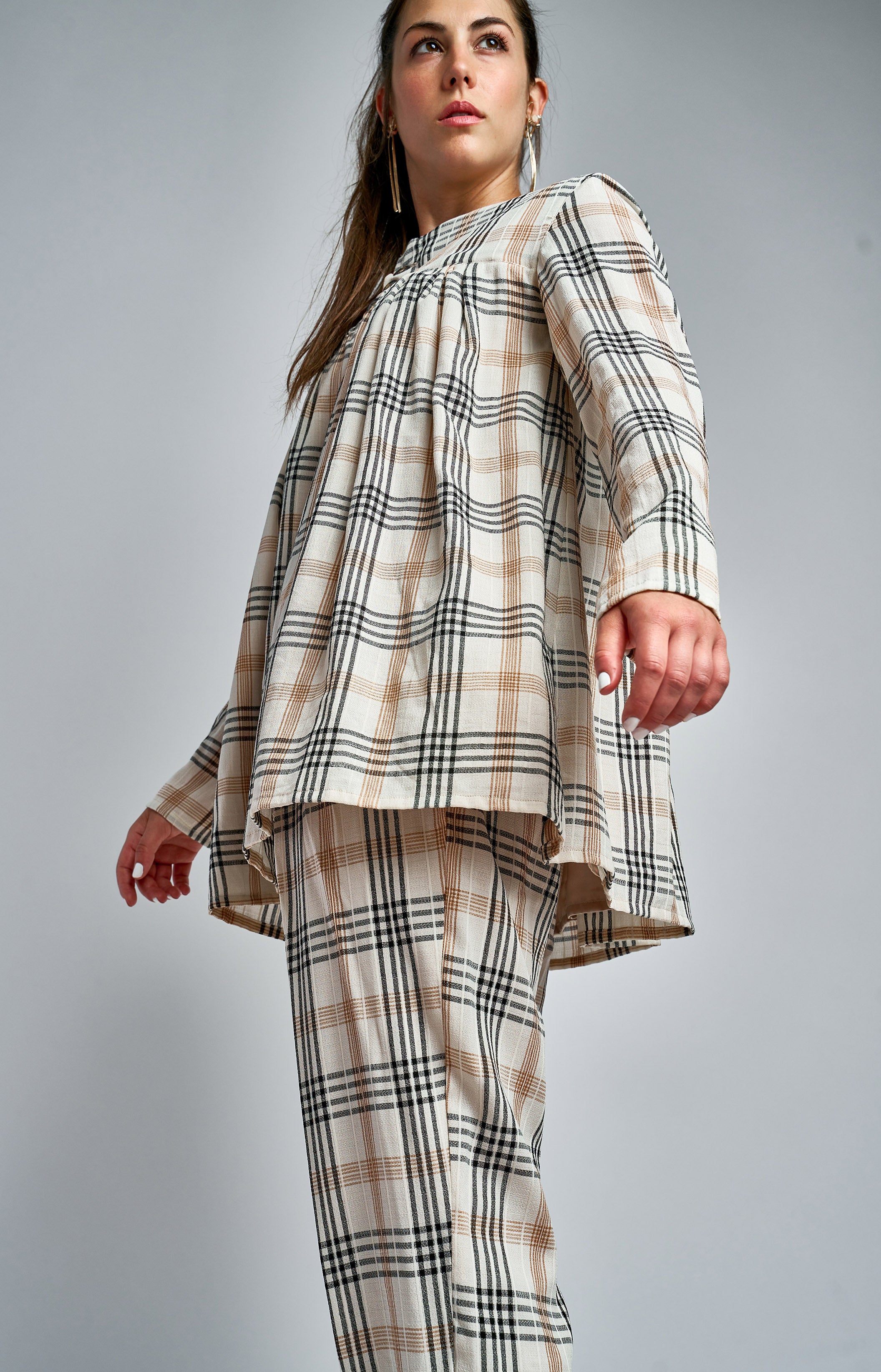 Women’s Tops | Relaxed fit pleated plaid top | Side view | Emily Westenberger