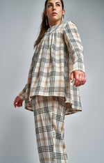 Charger l&#39;image dans la galerie, Women’s Tops | Relaxed fit pleated plaid top | Side view | Emily Westenberger
