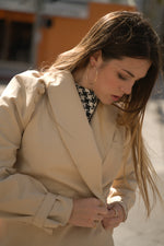 Carica l&#39;immagine nel visualizzatore di Gallery, flattering coat- emily westenberger - custom made fashion

